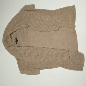 Cream short-sleeved sweater